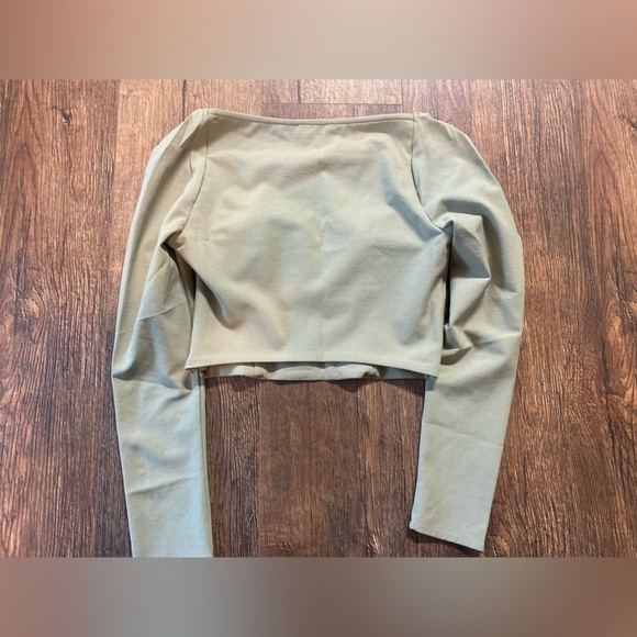 Abercrombie & Fitch | Cropped Long-Sleeve Portrait Neck Top - Picture 3 of 5